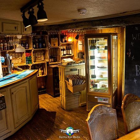 The Bear Inn Llandovery Ngoại thất bức ảnh