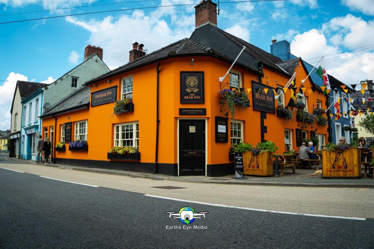 The Bear Inn Llandovery Ngoại thất bức ảnh